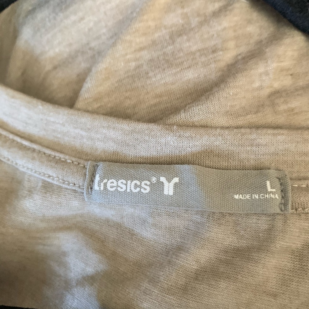 V neck - Picture 3 of 3
